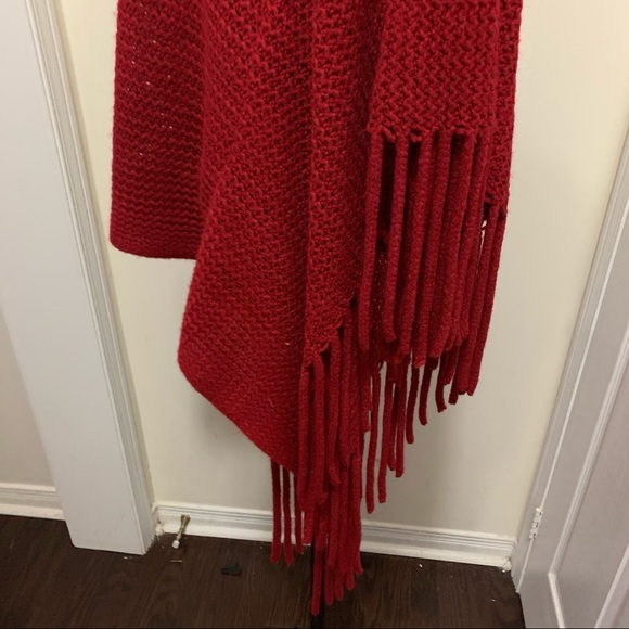 Coco+Carmen Fringe Knit Warm Comfy Poncho - Picture 4 of 10